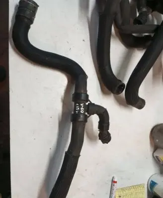 Engine coolant pipe/hose