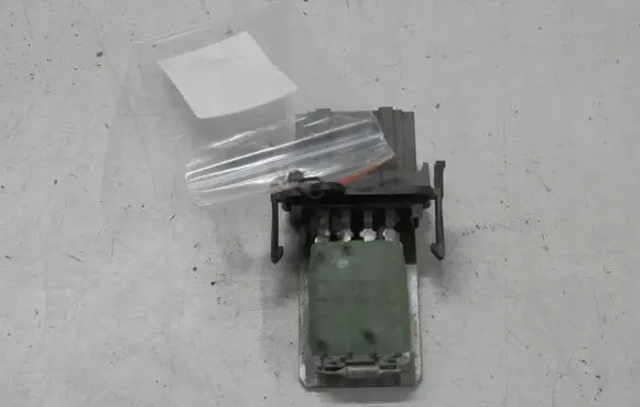 Volkswagen Polo III 6N 6N2 6NF Heater blower motor/fan resistor 3131090055