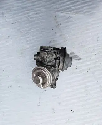 Volkswagen Touran I Throttle valve 038128063G 038128063