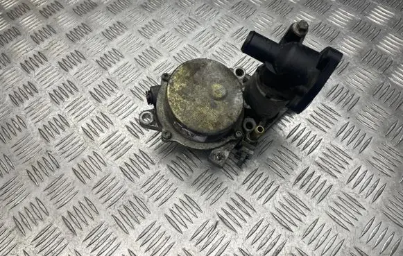 Ford Mondeo Mk III Vacuum pump 