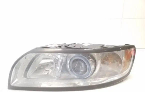 Volvo V50 Headlight/headlamp 30763037 1307329209