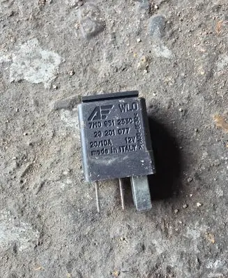 Volkswagen Polo IV 9N3 Other relay 7M0951253C 29201077