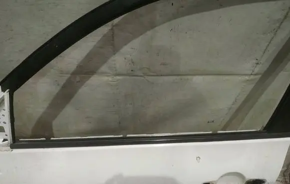 Toyota RAV 4 (XA30) Front door glass trim molding 