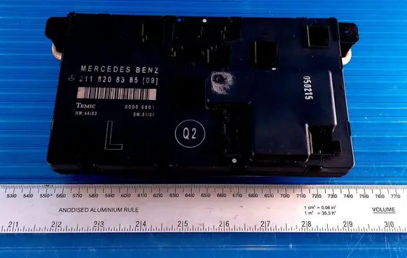 Mercedes-Benz E W211 Door control unit/module 2118208385