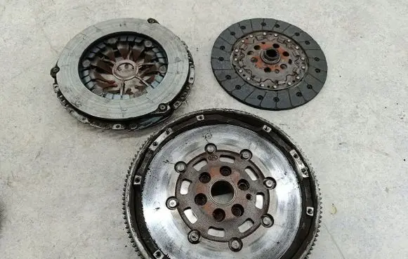 Volkswagen Golf V Dual mass flywheel 