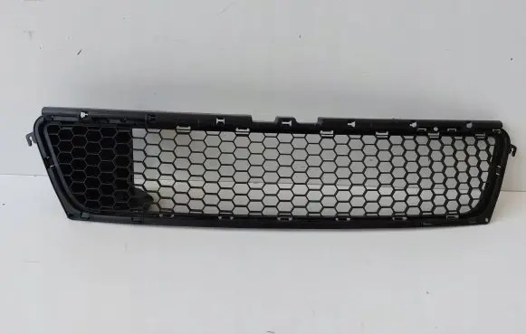Dacia Sandero Front bumper lower grill 8200735107