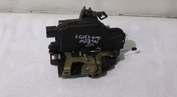 Seat Toledo II (1M) Rear door lock