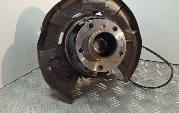 BMW X5 E70 Rear wheel hub 6770983