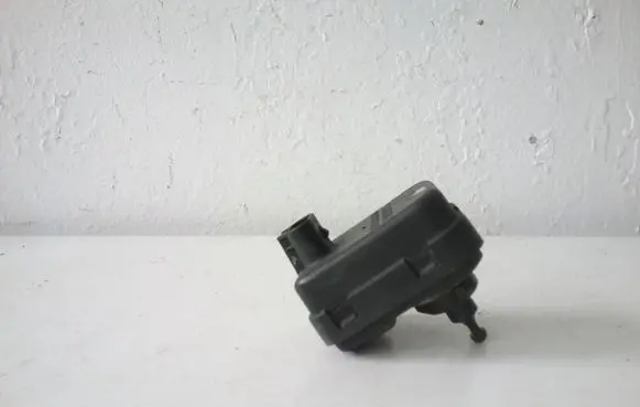 Opel Zafira A Headlight level adjustment motor 