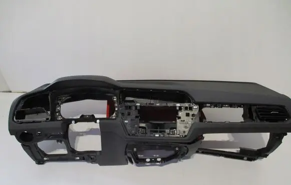 Volkswagen Transporter - Caravelle T1 Radio/GPS head unit trim 