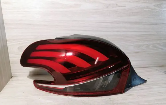 Peugeot 208 I Rear/tail lights 9810343080