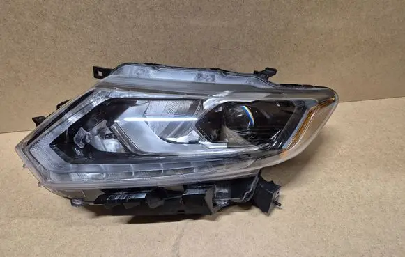 Nissan X-Trail T32 Headlight/headlamp 