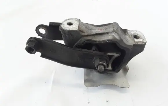 Volvo XC60 Engine mount bracket