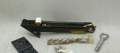 Mercedes-Benz ML W164 Tool set A1645800018