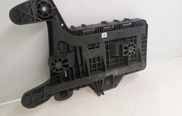 Volkswagen Tiguan Battery box tray 1K0915333C