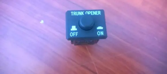 Tailgate opening switch