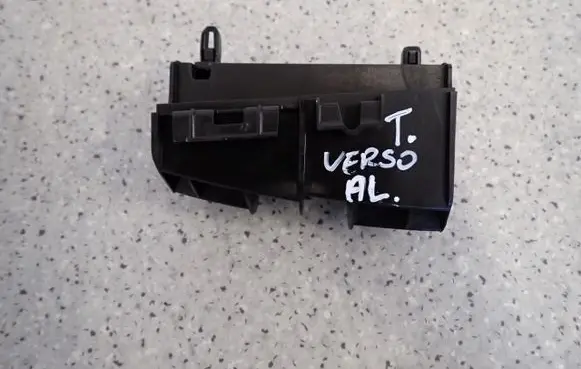 Toyota Verso Front bumper mounting bracket