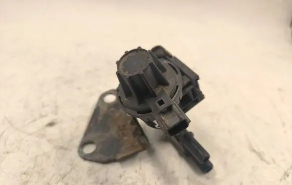Lincoln LS Vacuum valve 3U5A9G641BA4A07C