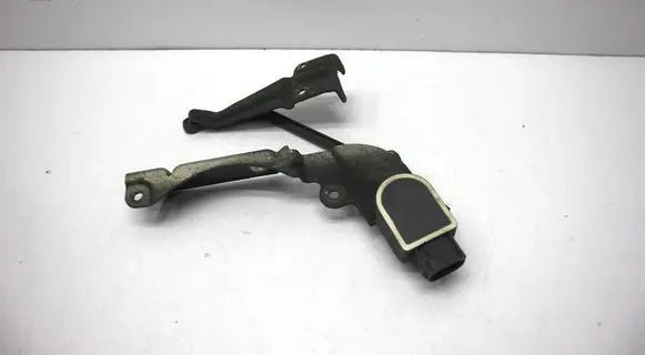 Mercedes-Benz C W204 Air suspension front height level sensor A0009050201