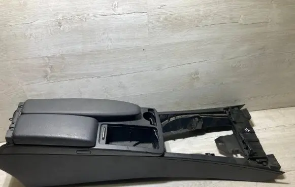Mercedes-Benz C W204 Armrest A2046800150