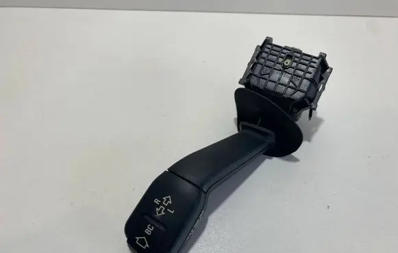 BMW 5 E39 Indicator stalk 8352172