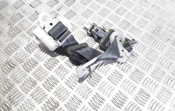 Toyota Yaris Middle seatbelt (rear) H073811 7E6070 351751