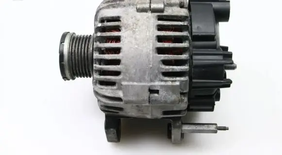 Volkswagen Golf V Generator/alternator 03C903023G