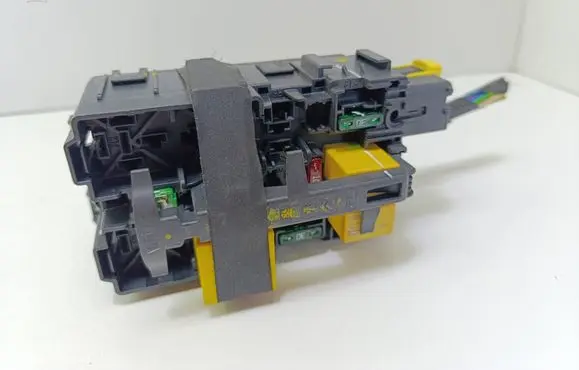 Peugeot 2008 I Fuse module 9806192580