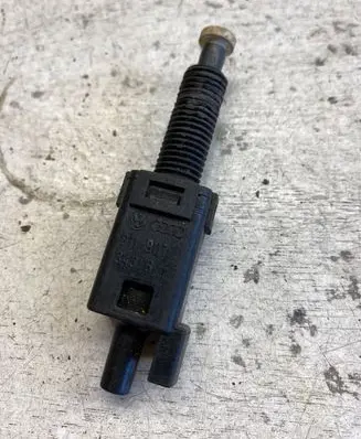 Audi A6 S6 C5 4B Brake pedal sensor switch 811907