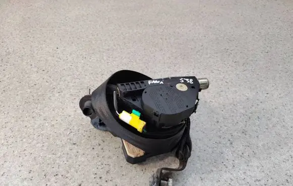 Skoda Fabia Mk1 (6Y) Front seatbelt 6Y0857702B17 6Y0857702B
