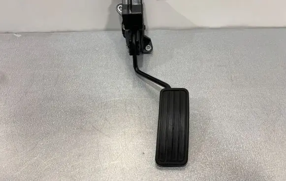 Subaru Forester SJ Accelerator throttle pedal 36010FJ040
