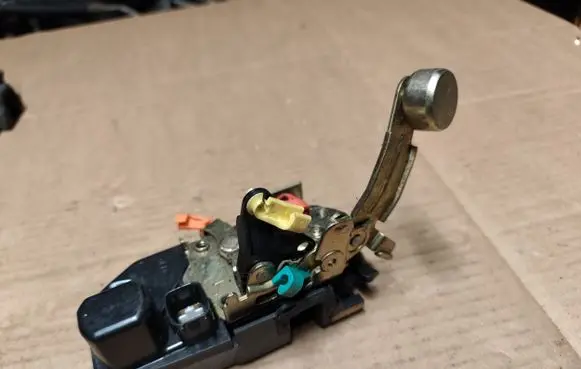 Jeep Cherokee III KJ Front door lock