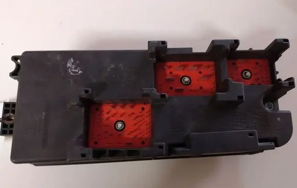 Opel Vectra C Fuse module 13205800 519179006
