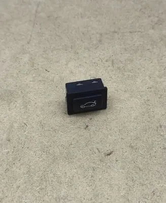 BMW 5 E60 E61 Tailgate opening switch 6921846 18070K