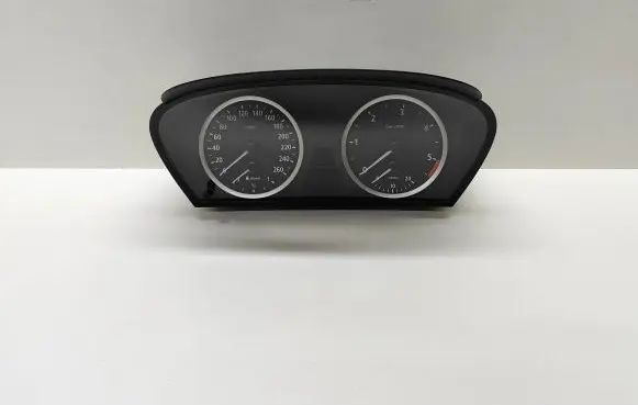 BMW 5 E60 E61 Speedometer (instrument cluster) 9135253 62119135253