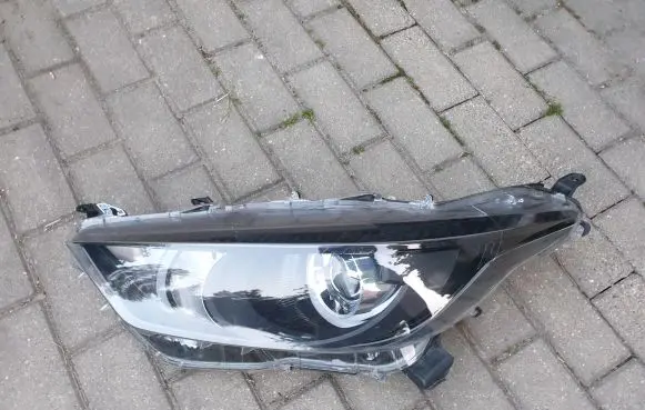 Toyota Yaris XP210 Headlight/headlamp 81170K0060