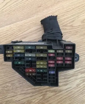 Volkswagen PASSAT B7 Fuse module 3C0937125 63592777 3C1941823