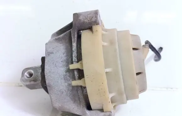 Engine mount bracket