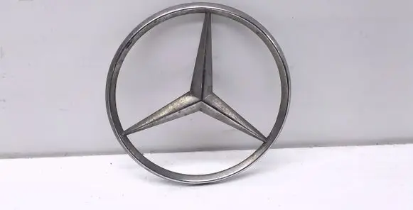 Manufacturer badge logo/emblem