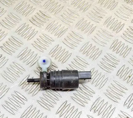 Volkswagen Touareg II Windscreen/windshield washer pump 1K6955651 3122789