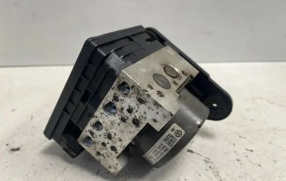 Volkswagen PASSAT B8 ABS Pump 3Q0907379Q 3q0614517q