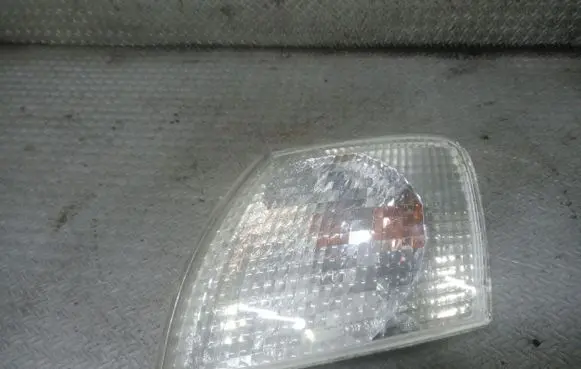 Volkswagen PASSAT B5 Front indicator light 185104B