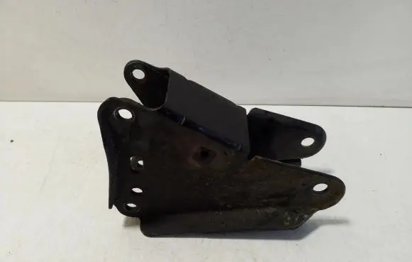 Gearbox mounting bracket