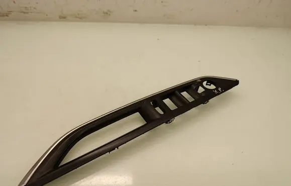 Peugeot 5008 II Front door window switch trim 98172574ZD