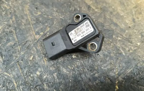 Volkswagen Scirocco Air pressure sensor 038906051C 100320T0849A 0281002401
