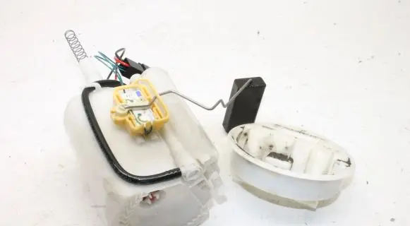 Mercedes-Benz CLC CL203 In-tank fuel pump A2034702394
