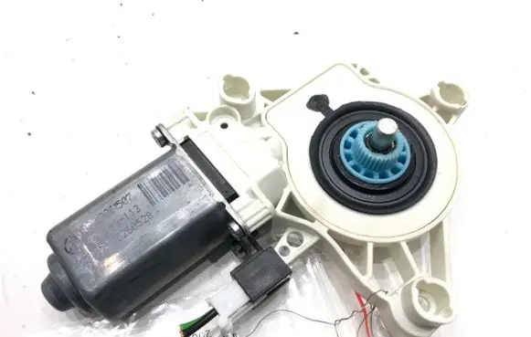 Mercedes-Benz CLS C257 Front door window regulator motor A0009061507