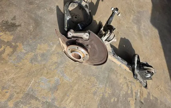 Polestar 2 Rear wheel hub spindle/knuckle 31681852 32333575 32329031