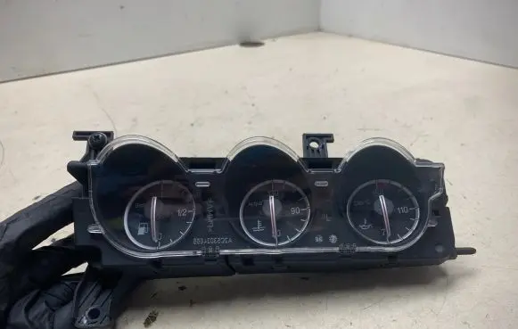 Speedometer (instrument cluster)