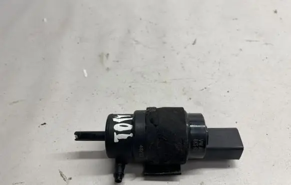 Audi A6 S6 C7 4G Windscreen/windshield washer pump 8K5955647